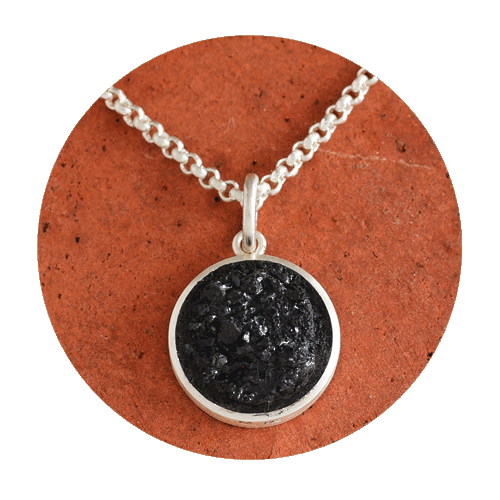 pendant - round setting with coal, chain of peas, silver 925/000